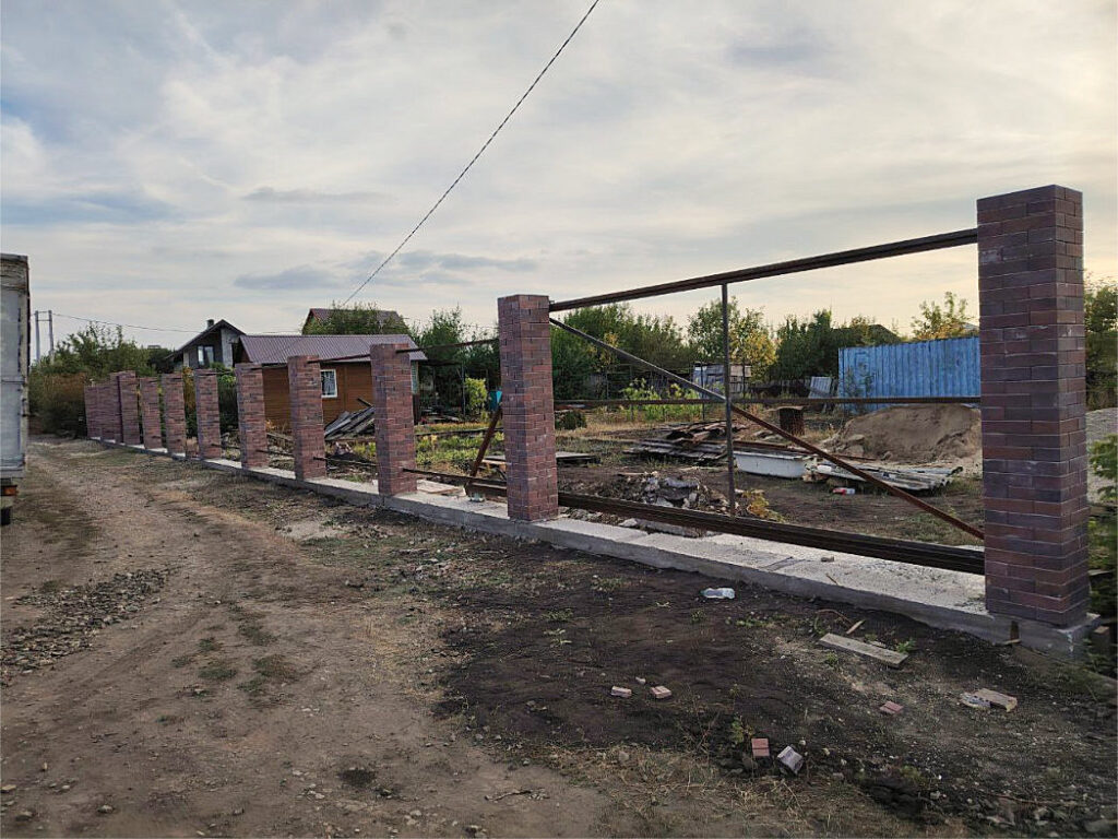 Услуги по строительству заборов в Саратове